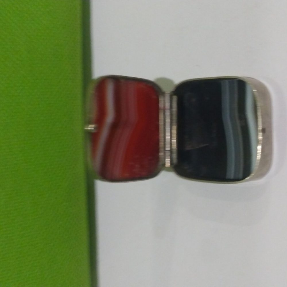 Agate and silver snuff/pill box